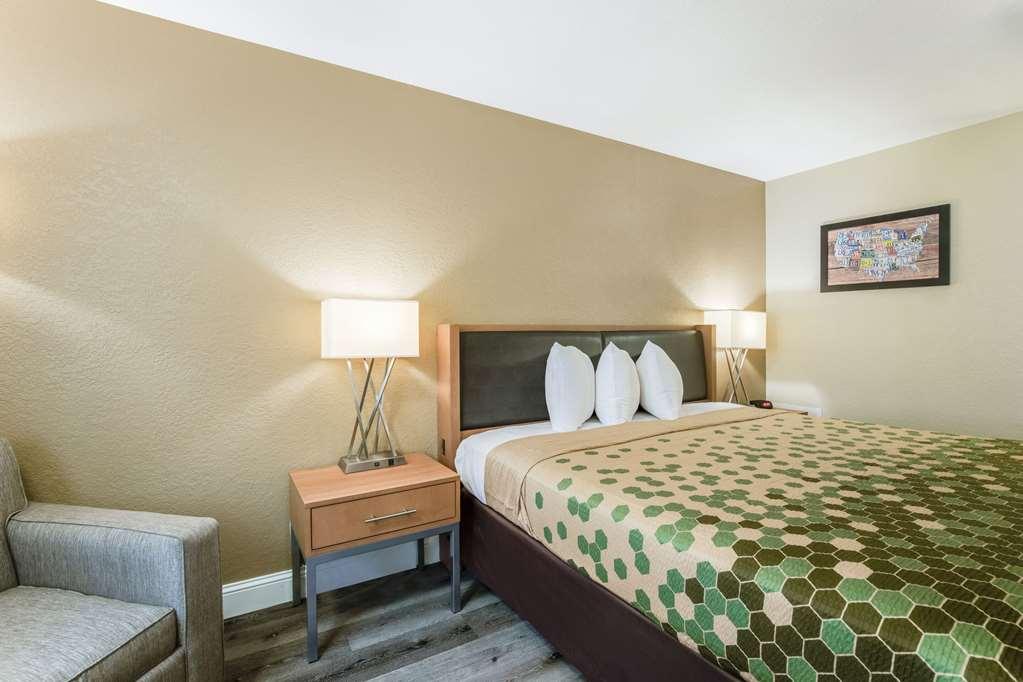 Econo Lodge Madison Habitación foto