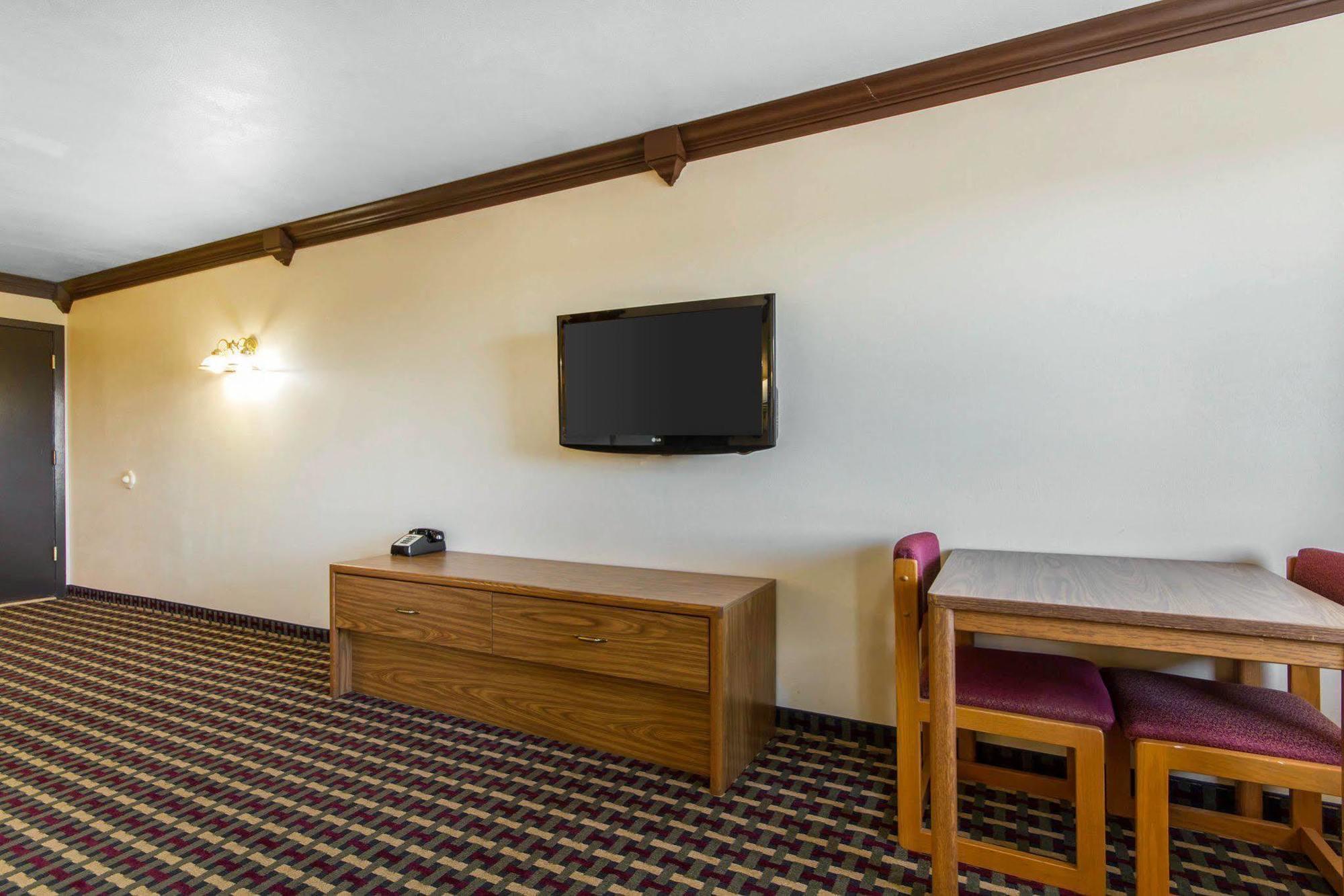 Econo Lodge Madison Exterior foto